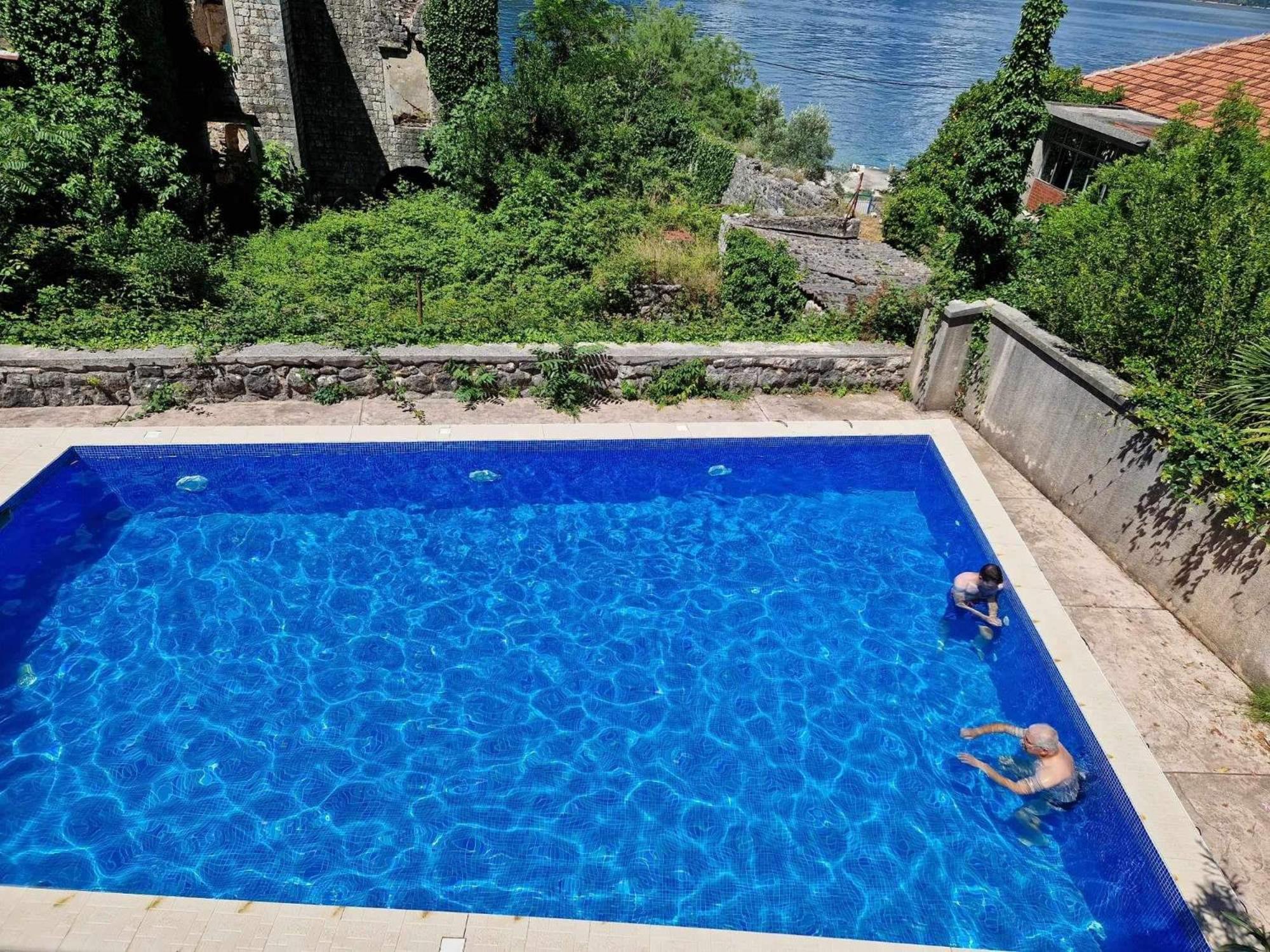 Apartment With Swimmingpool, Seaview And Large Terrace, 1St Floor, Min 2 Persons Dobrota Exteriér fotografie